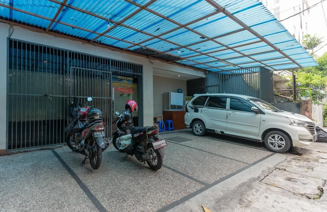 RedDoorz near Stasiun Juanda Jakarta-1